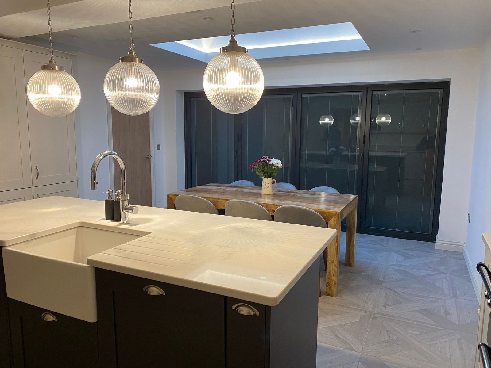 Open-plan kitchen & dining lighting