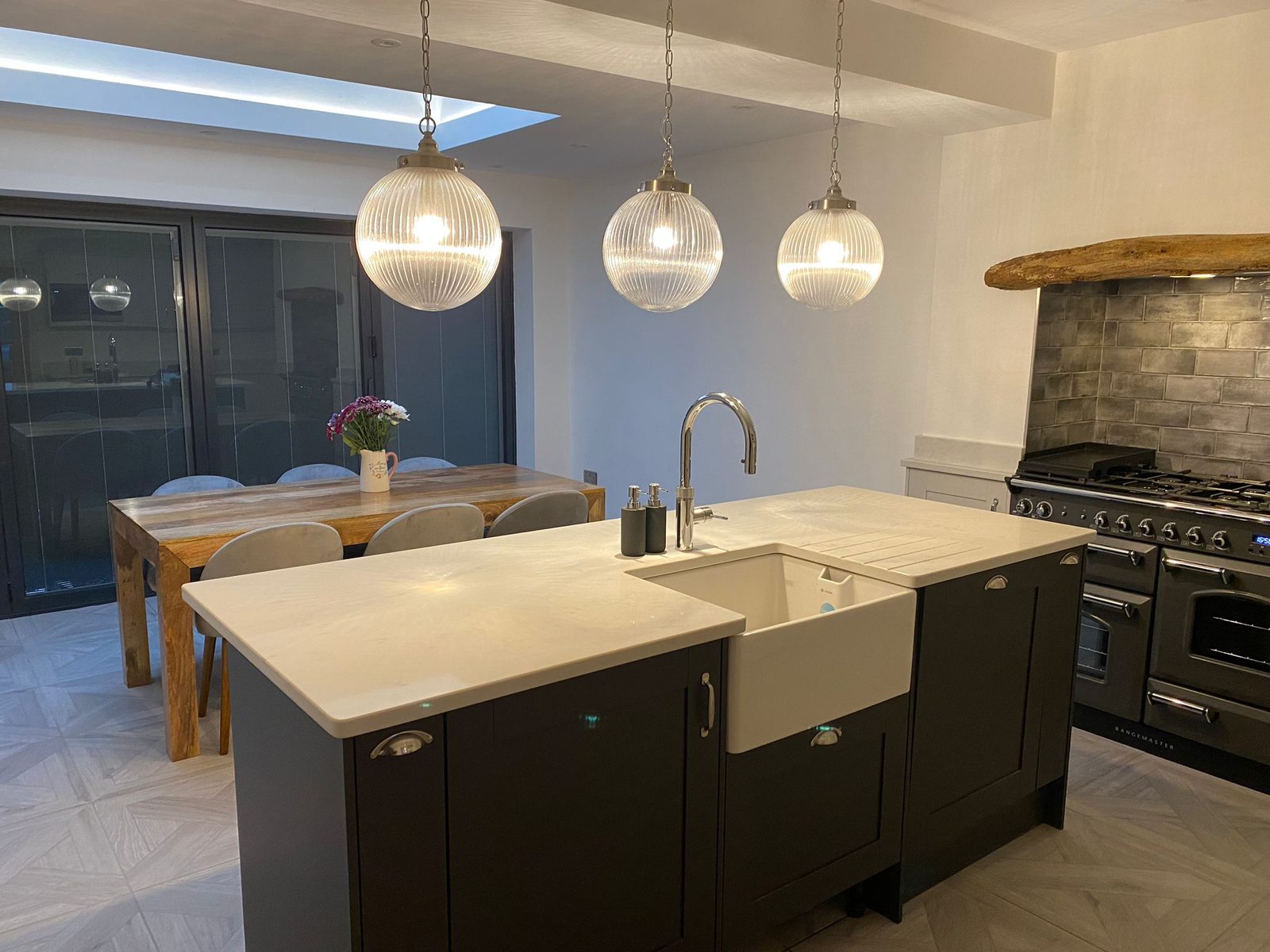 Kitchen recessed & pendant lighting